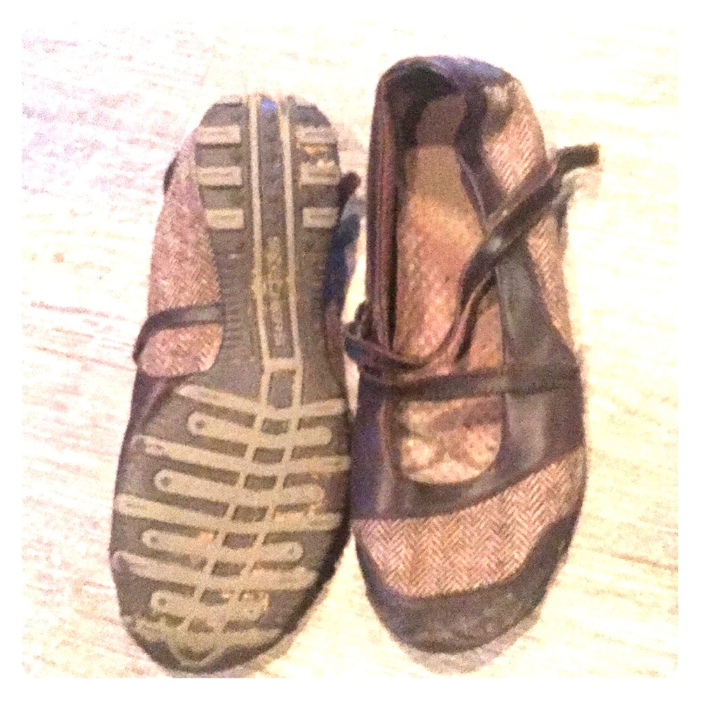 Skechers Tennis Shoes